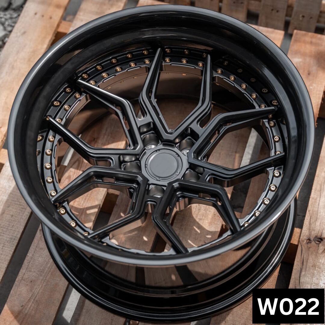 W022