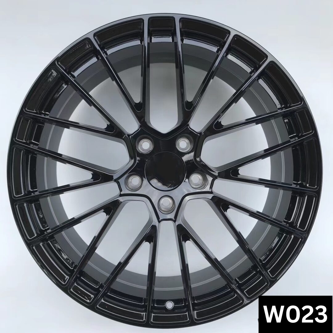 W023
