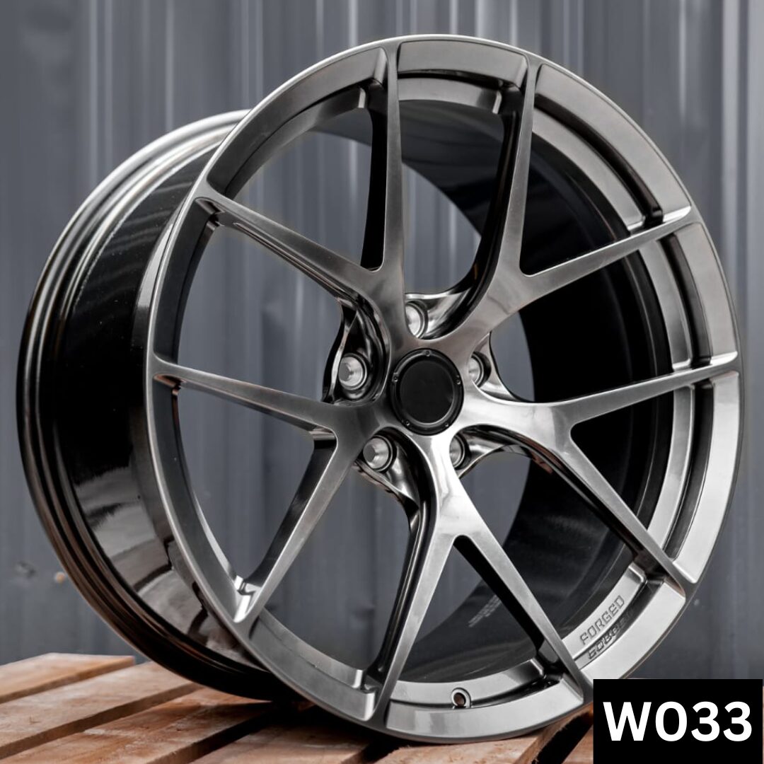 W033